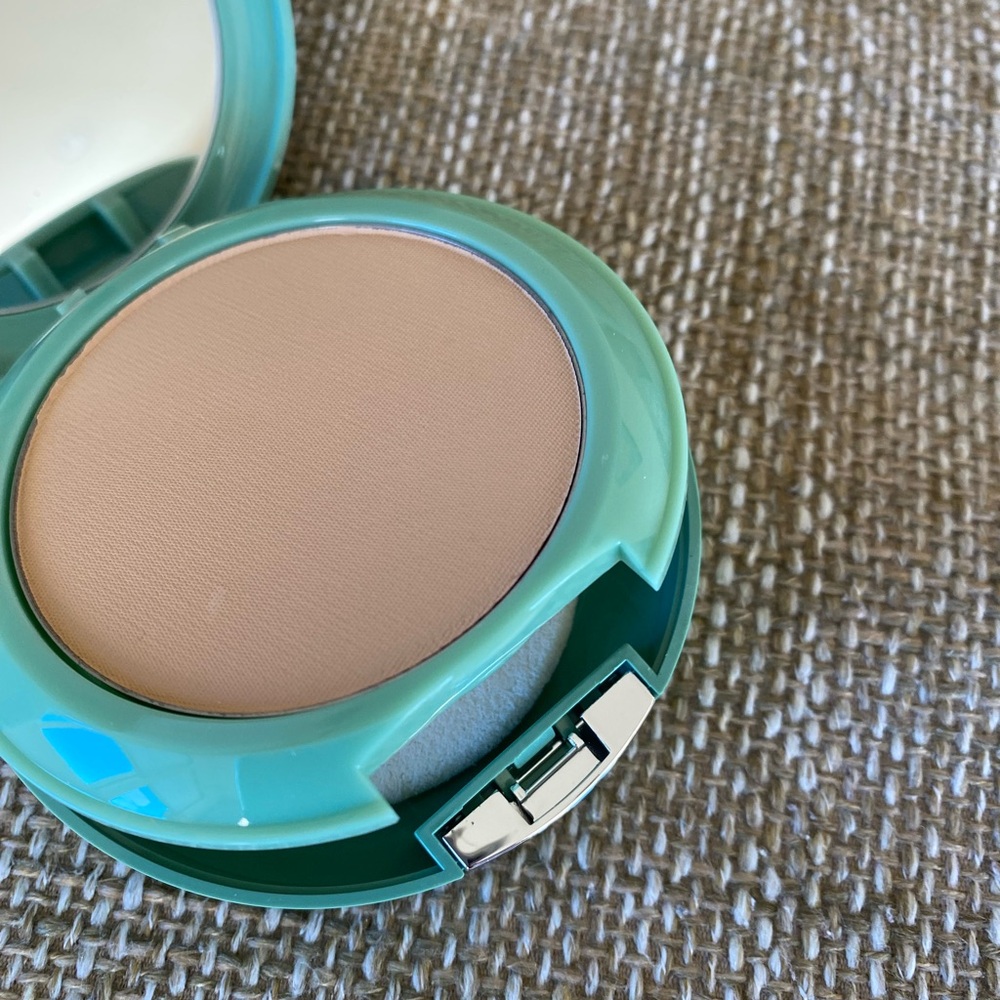 Clinique Perfectly Real Compact Makeup 126 NEW discontinued - Picture 5 of 5